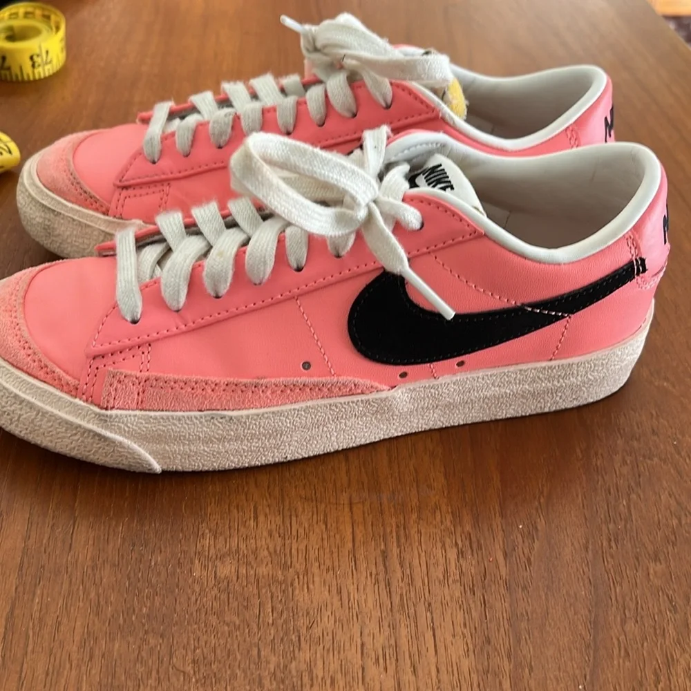 NIKE Low 77 Atomic Pink Blaze 6.5 Sneaker Gym Shoe